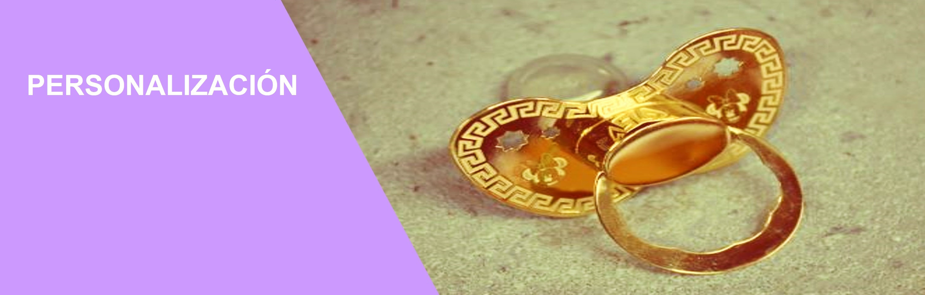 Pieza de chupete de oro encargada de forma personalizada. Diseñada y producida por Mega Joyas.